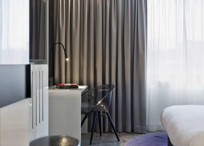 Hotel Renaissance Schoenbrunn 4*