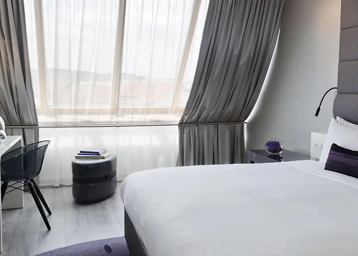 Hotel Renaissance Schoenbrunn 4*